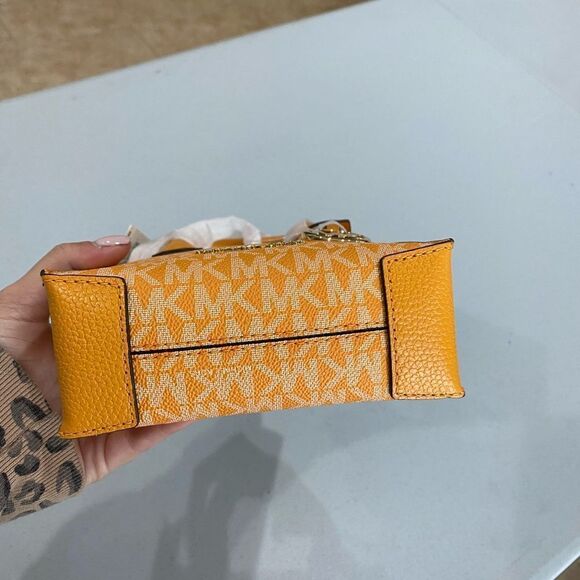 Michael Kors Mercer Honeycomb Gold Signature PVC  Crossbody bag - Picture 5 of 10